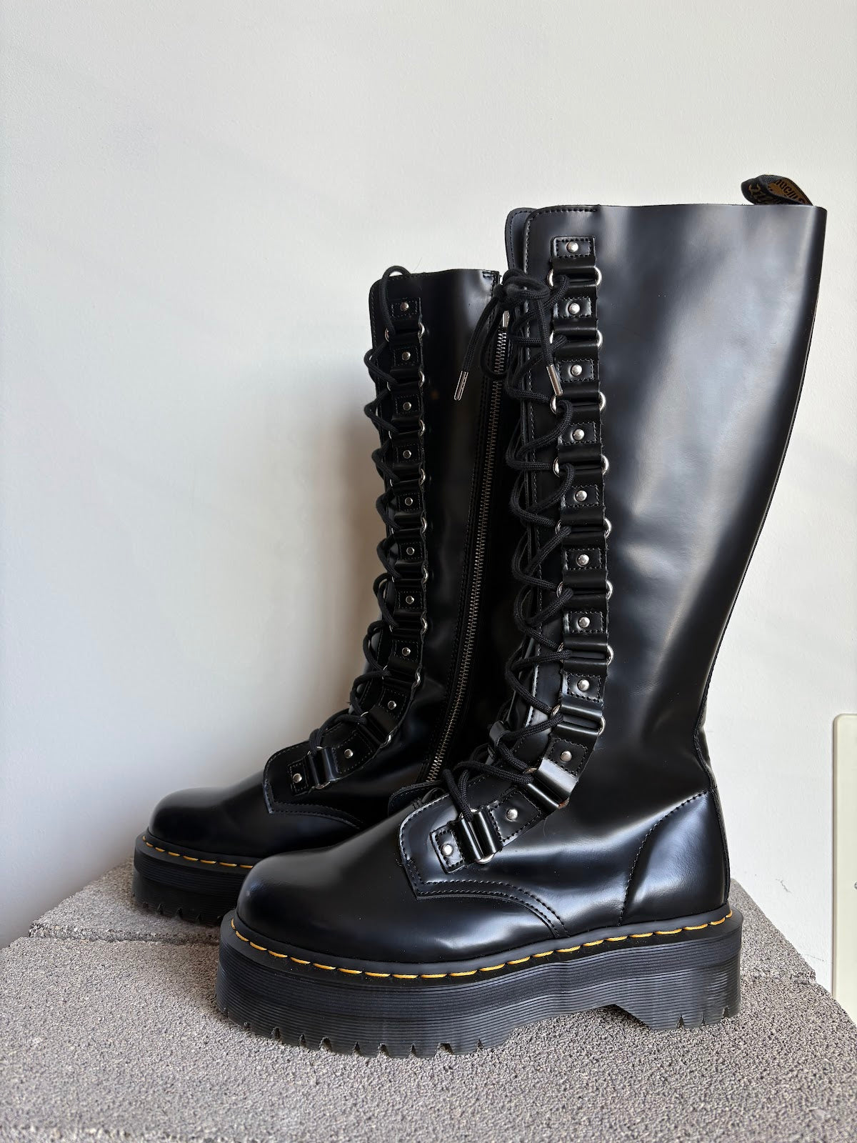 Britain XL Black Buttero