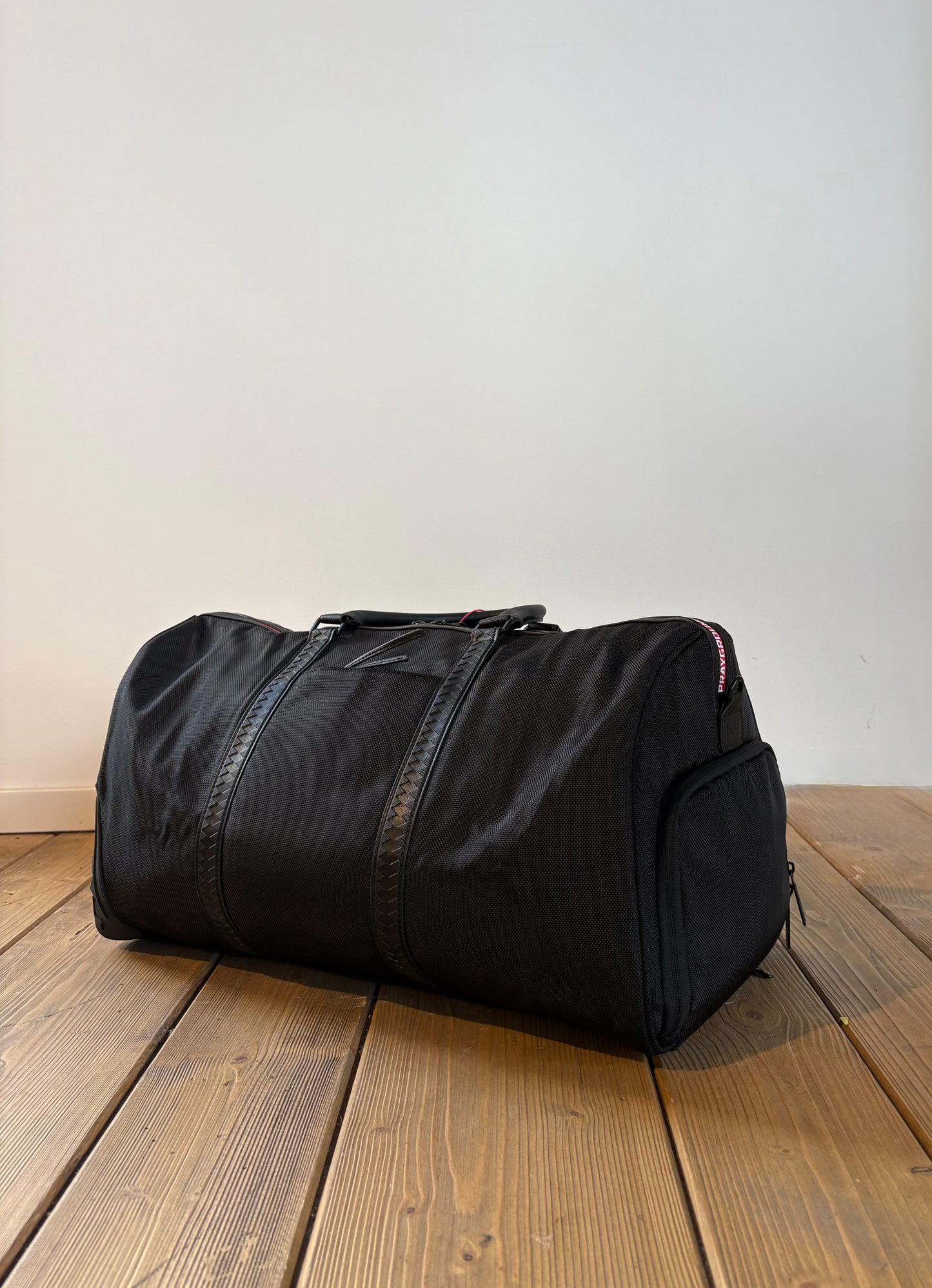 PRINTED ZIPPER SHARK DUFFLE