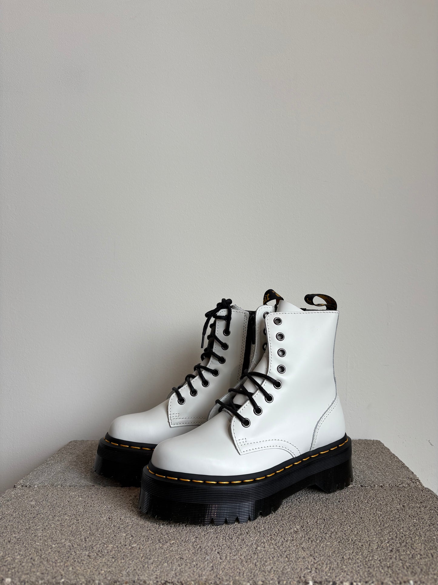 Jadon Polished Smooth