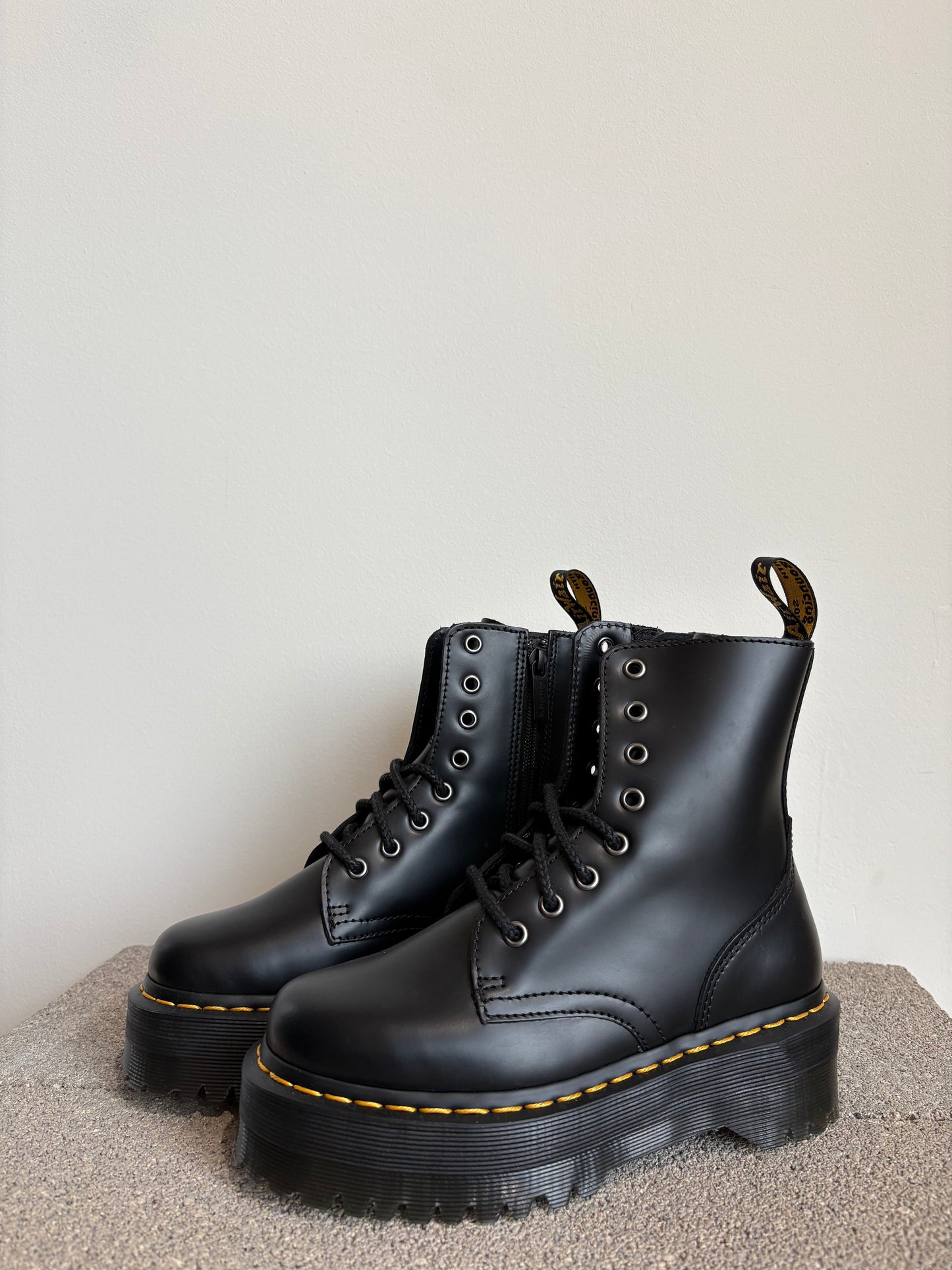 Jadon Polished Smooth